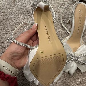Gianni bini white bow heels